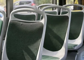 Тюменский перевозчик решил сшить новые чехлы для сидений в автобусах после проверок