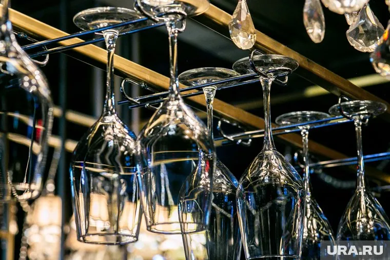 Бары, рестораны и клубы отменили шоу-программы в ХМАО после теракта в «Крокусе»