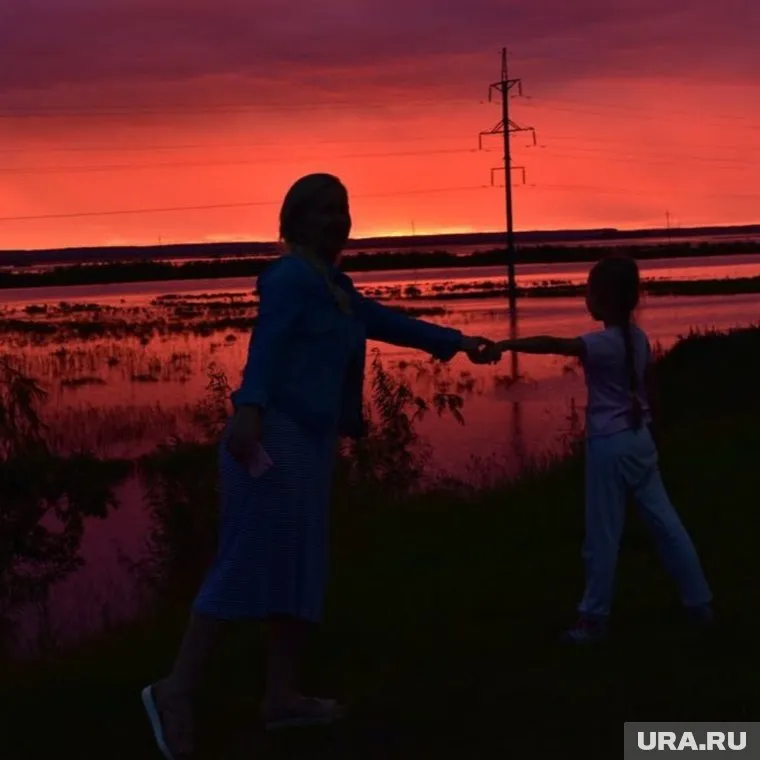 Невероятное зрелище запечатлели из разных точек города