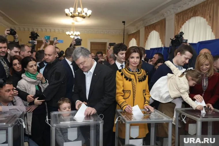 После службы в церкви Петр Порошенко отправился на избирательный участок