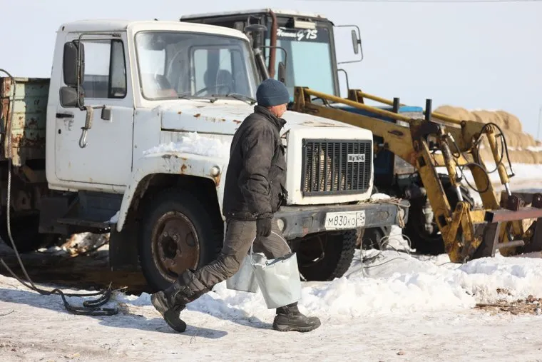 Золотая дорога. Деревня Дианово и Новодостовалово. Курган