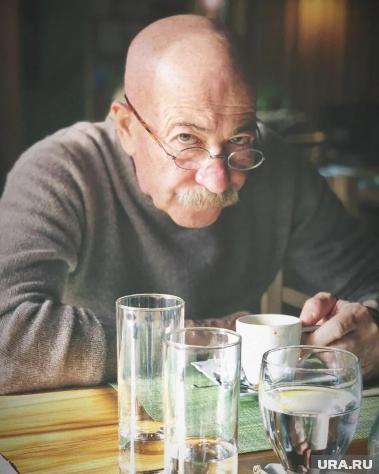 Певец прокомментировал слухи о своей онкологии