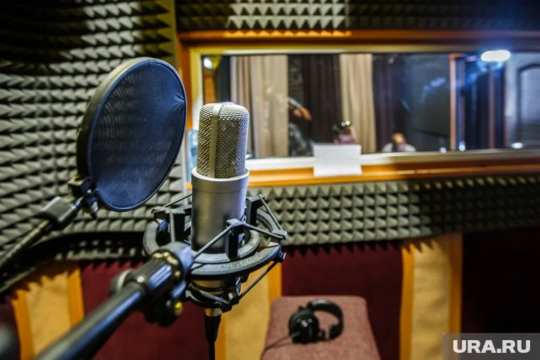 В перечень пострадавших от эпидемии отраслей попали телекомпании, радиостанции и издатели журналов