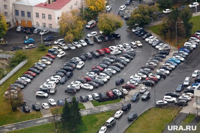 Многим кажется, что парковки рядом с домом бесплатны