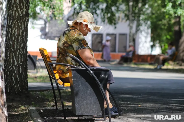 Молодые люди снимают бабушку с деменцией в TikTok