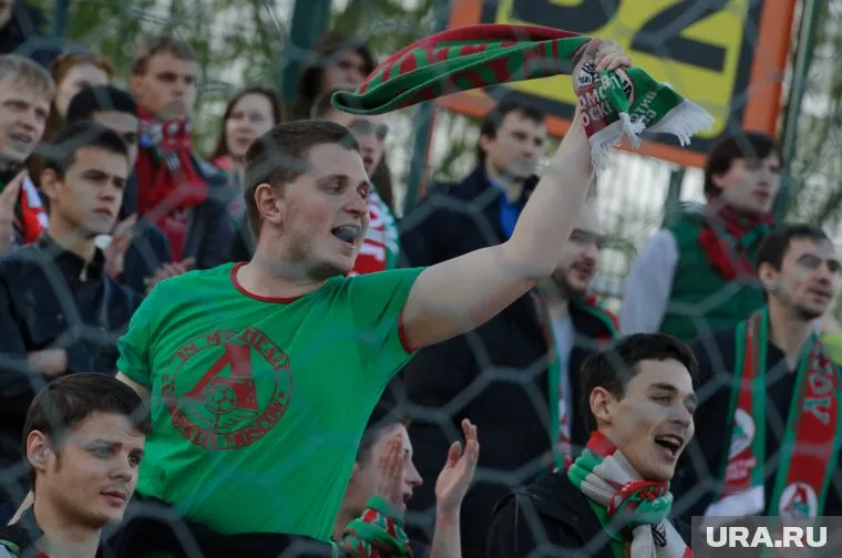 Ультрас сформировали специальное подразделение, где сражаются с противником бок о бок с другими фанатами