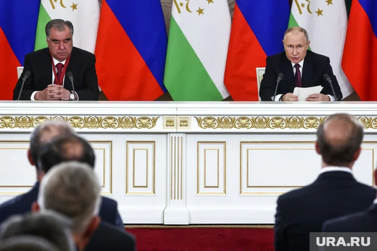 Путин также поблагодарил Рахмона за внимательное отношение к русской культуре в Таджикистане