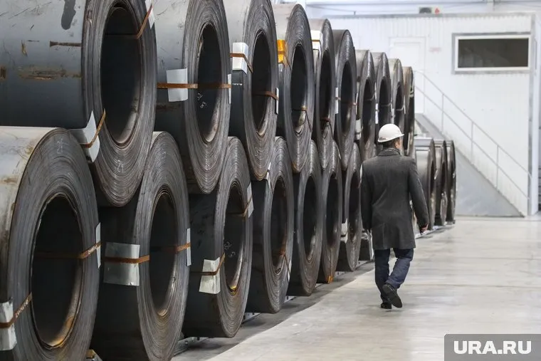 Британия и США расширили санкции против РФ в сфере торговли металлами