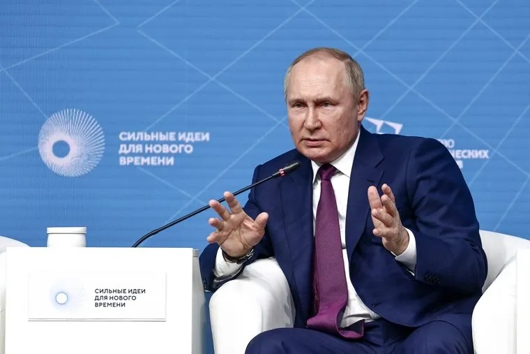 Владимир Путин на пленарном заседании форума АСИ. Москва