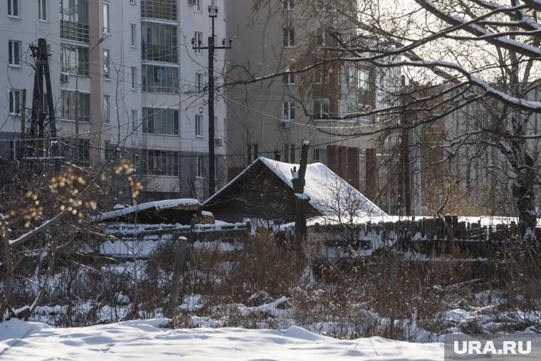 Представители «Россетей» не вмешиваются, так как электрическая подстанция принадлежит частнику