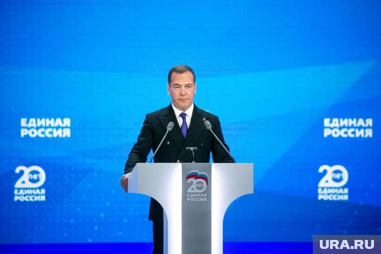 Медведев считает, что гарантии безопасности Украине может дать только договор с Россией