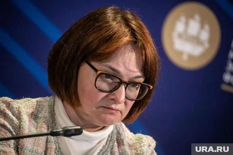 На руках населения России находится 85 млрд долларов наличными, заявила Набиуллина