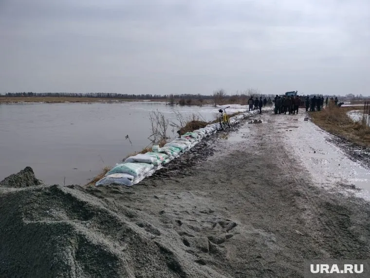 В Остроленском началась откачка талых вод