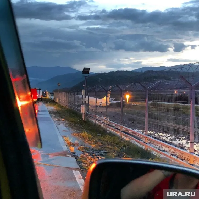 Взрыва удалось избежать из-за ливня уверен пассажир самолета