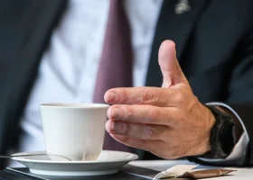 Фарфор, часы и ковры: что требуется Тюменской областной думе для работы