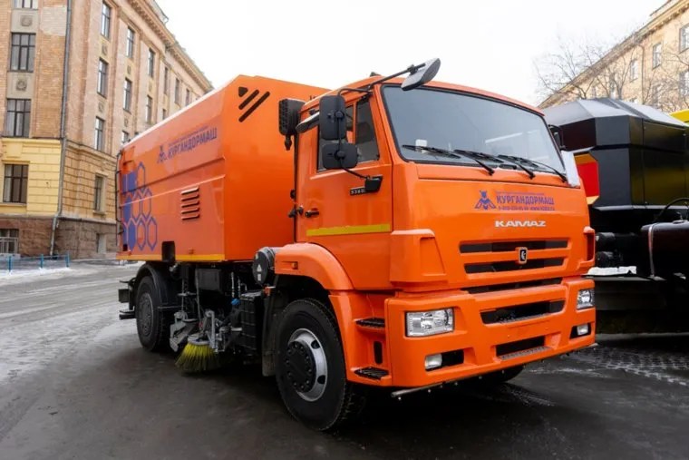 Автомобиль станет первой отечественной машиной в сегменте техники с емкостью бункера от пяти тонн