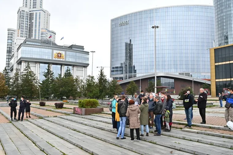 Гражданский сбор на Октябрьской площади. Необр