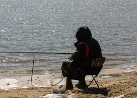 Пермские рыбаки хвастаются уловом налима