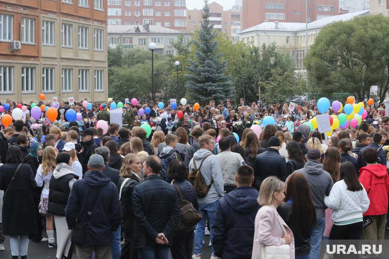 Лжевыплаты и «звонки» из школы: как мошенники обманывают родителей перед 1 сентября