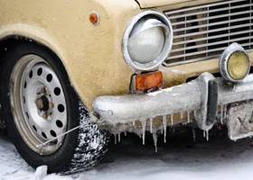 Тюменские водители рассказали о своих способах защиты от гололеда