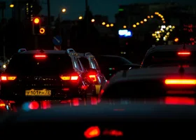 Центр Тюмени сковали пятничные пробки