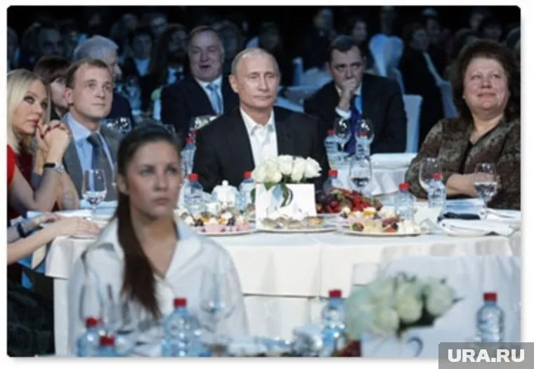 Благотворительный ужин и концерт, на котором присутствовали Владимир Путин и Орнелла Мути, состоялся еще в 2010 году
