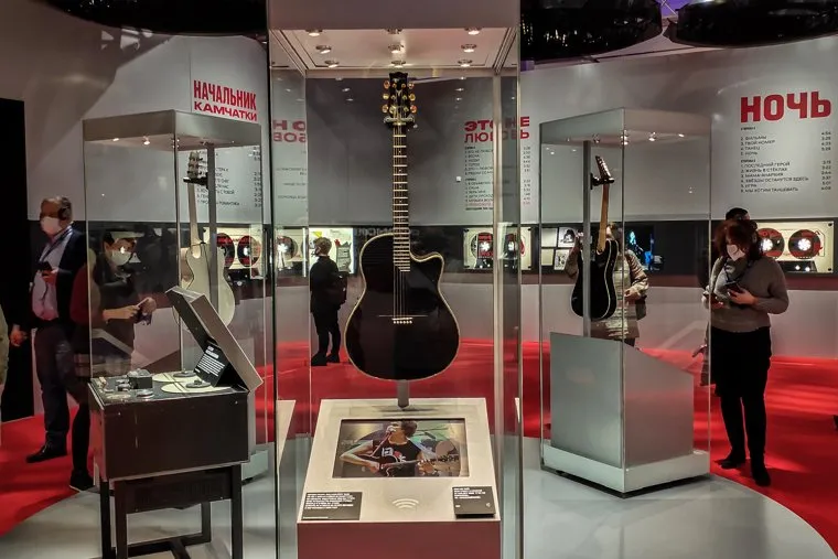 Открытие выставки, посвященной Виктору Цою в Манеже. Москва