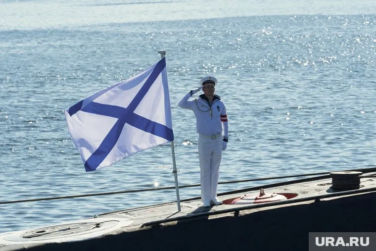 Бойцов ВМФ поздравил президент