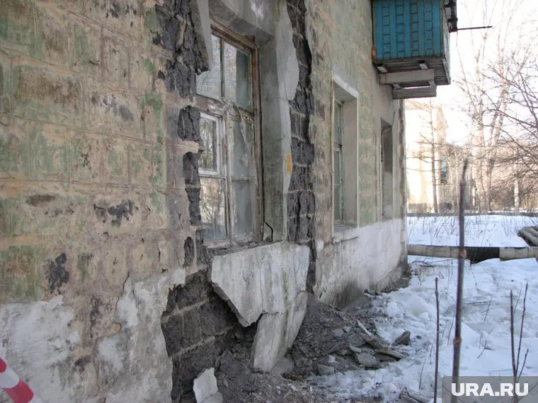 Выпускникам детдомов купили опасное жилье