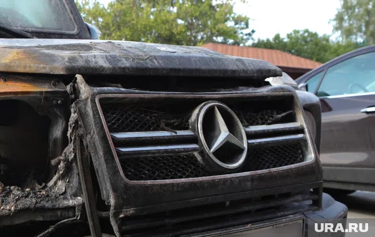 Курганец без прав спалил Mercedes, угодив в ДТП на трассе