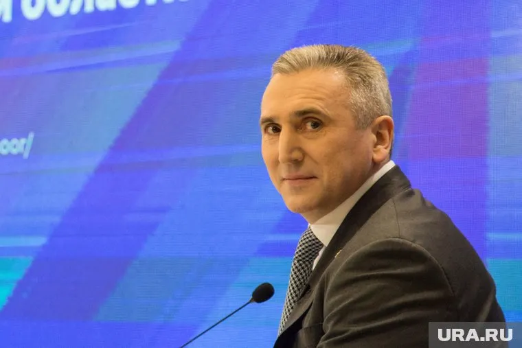 До этого дня Александр Моор общался с журналистами и блогерами по отдельности. Сегодня две аудитории были объединены