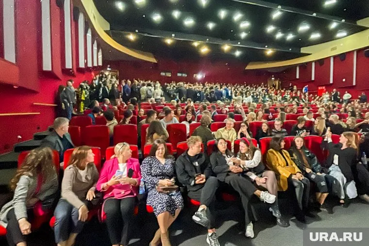 Любители кино пришли на премьеру