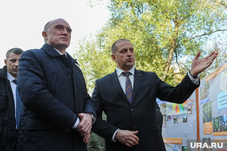 В отношениях златоустовских чиновников и коммунальщиков пытался разобраться еще экс-губернатор Борис Дубровский (слева)