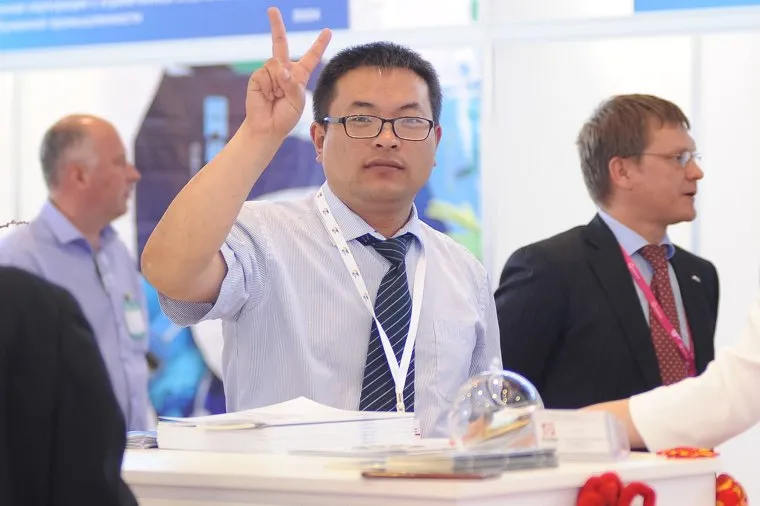 ИННОПРОМ-2016. Первый день. Майорова. Перезалито. Екатеринбург, китаец