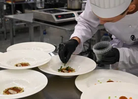 Коми-пермяцкое блюдо с лосятиной удивило гостей фестиваля еды в Москве