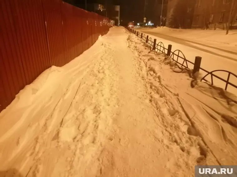 По тротуарам пройти невозможно, утверждают жители Лабытнанги