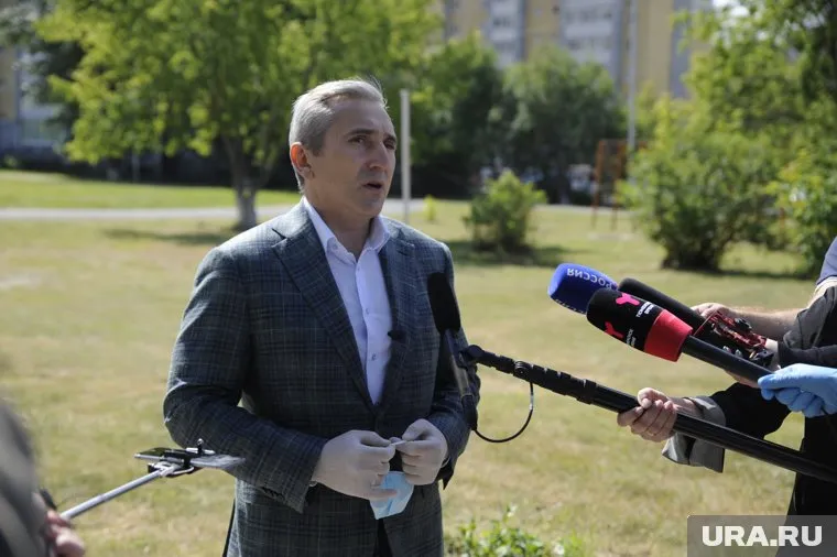 Глава региона пообещал узнать причину, по которому ветерану достался некачественный подарок