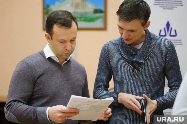 Депутат Алексей Коробейников (слева) недоволен решением мэрии по начислениям за услуги ЖКХ