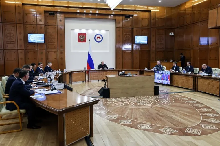 Михаил Мишустин во время посещения Якустка. Якутск