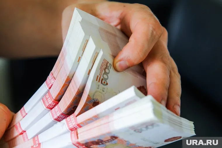 Жители ХМАО продают значок, выигранный в викторине, за 15 миллионов рублей