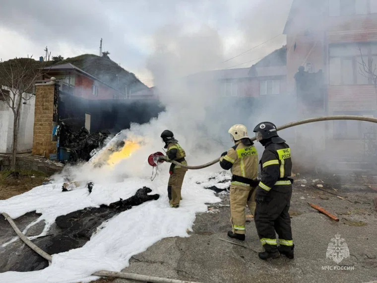 На месте падения вертолета проведен осмотр