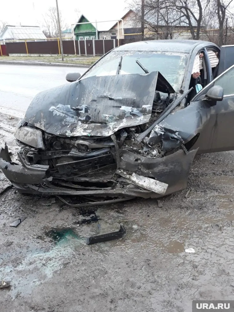 Иномарка вылетела на полосу встречного движения