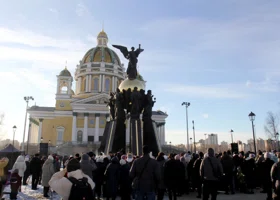 Открытый в Челябинске памятник Собору Архистратига Михаила соберет молодоженов