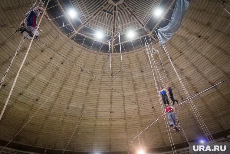 В Московском цирке гимнаст упал с огромной высоты