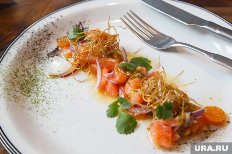 Приготовить блюда из партии лосося не получится, поскольку рыбу вернули в Казахстан