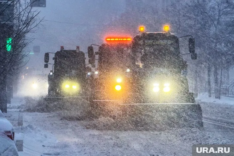 Снег засыпает Курган и весь регион