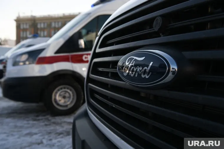 Водитель должен был встретить чиновников на служебном автомобиле Ford