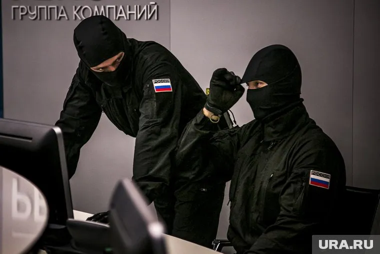 Силовики провели обыски по нескольким адресам, связанным с главным кадровиком Минобороны РФ