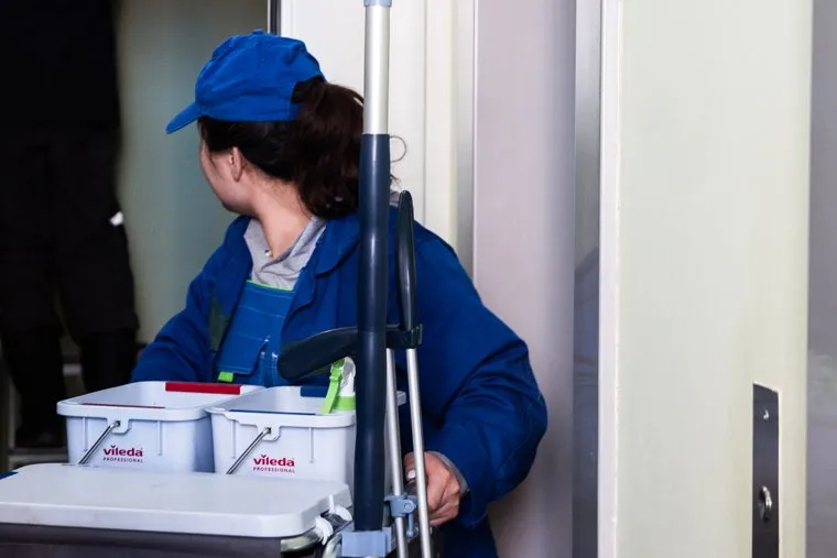 Обработка общественных мест жилого фонда Екатеринбурга дезинфицирующими растворами. Екатеринбург