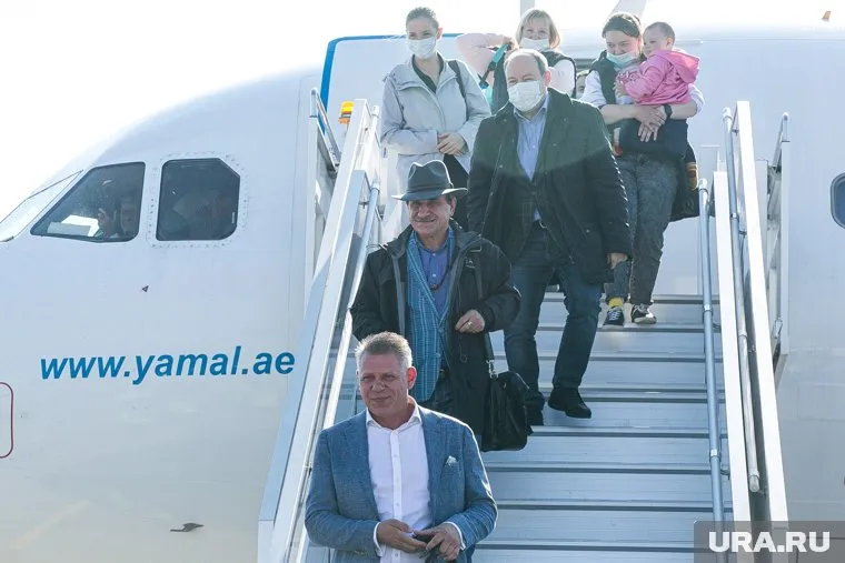 Авиакомпания "Ямал" назвала юбилейного пассажира